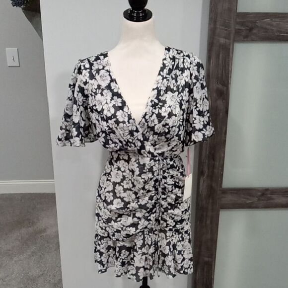 Alex Marie Pretty As Suzy Floral Wrap Dress - Black and White Size 6P NWT - Picture 4 of 5